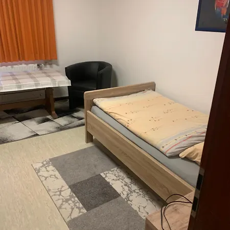 Monteure & Handwerker Einfach, Unkompliziert Und Preiswert In Quarto em Acomodações Particulares Alsfeld