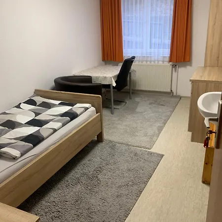 Monteure & Handwerker Einfach, Unkompliziert Und Preiswert In Quarto em Acomodações Particulares *