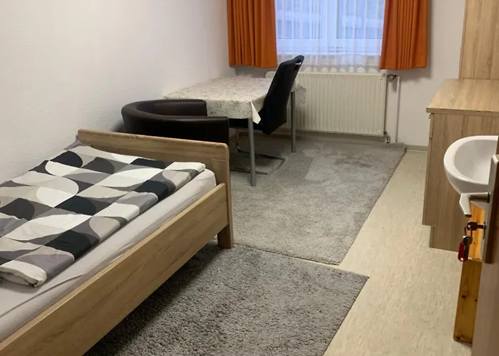 Monteure & Handwerker Einfach, Unkompliziert Und Preiswert In Quarto em Acomodações Particulares *